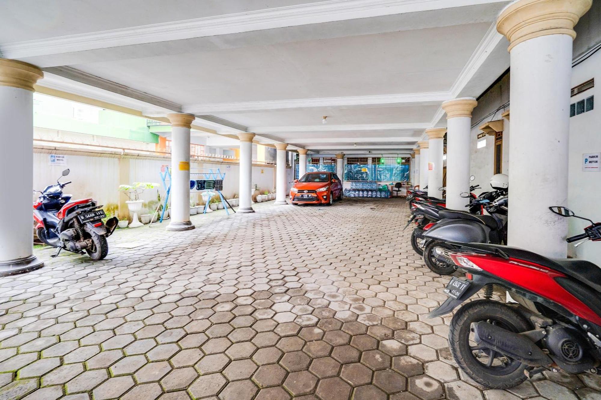 Oyo Life 91994 Sawerigading Jatinangor Syariah Hotel Sayang Exterior photo