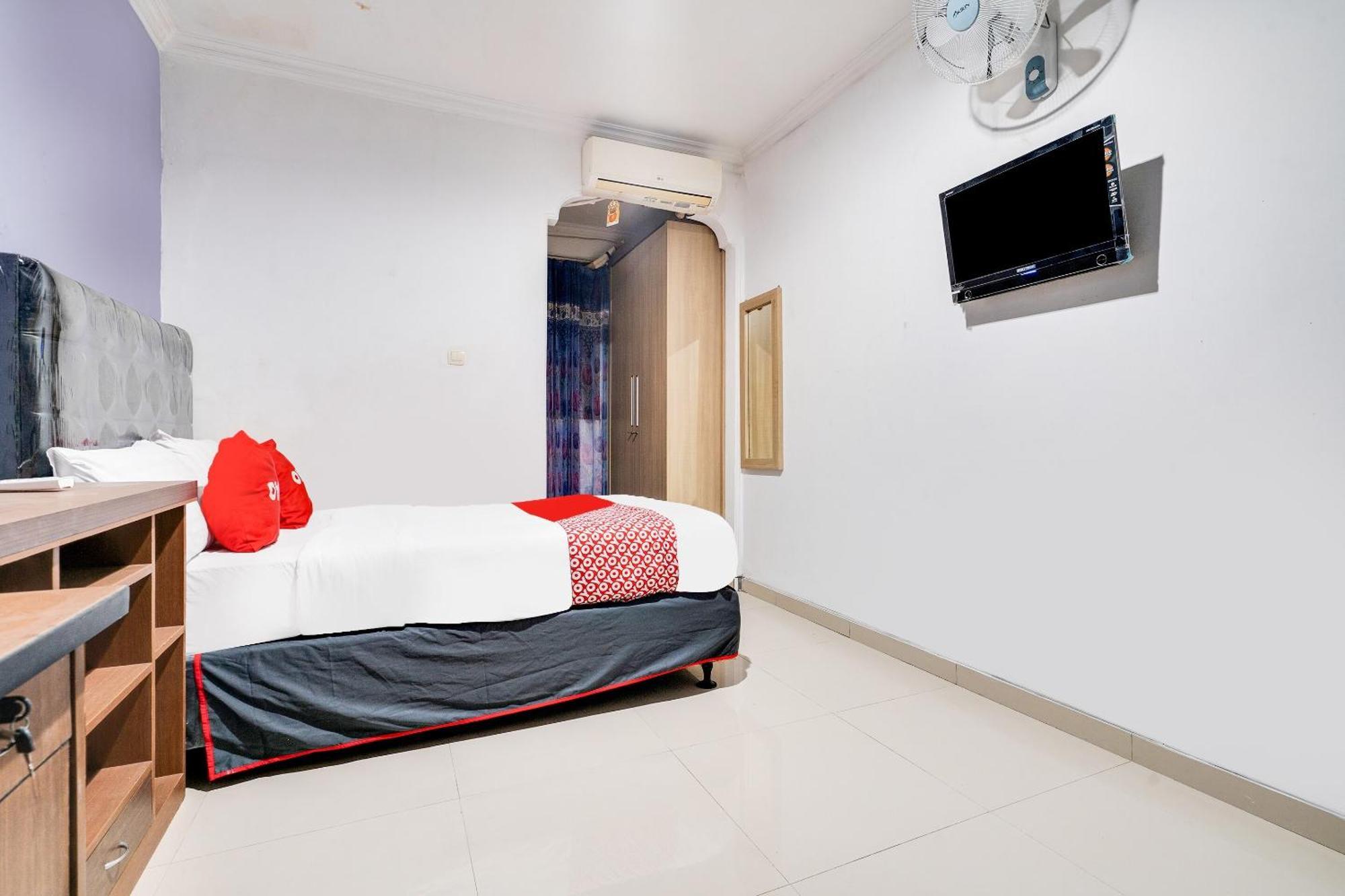 Oyo Life 91994 Sawerigading Jatinangor Syariah Hotel Sayang Exterior photo