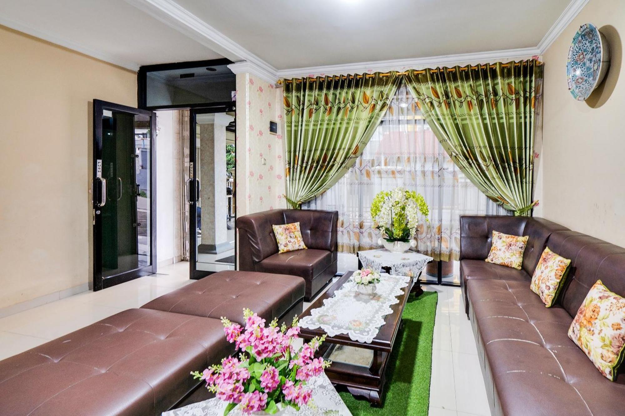 Oyo Life 91994 Sawerigading Jatinangor Syariah Hotel Sayang Exterior photo